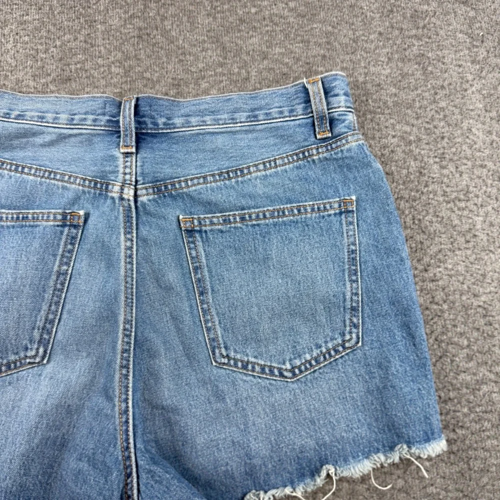Uniqlo Denim Shorts Women's 28 Blue Distressed Raw Hem High Rise 221-450293